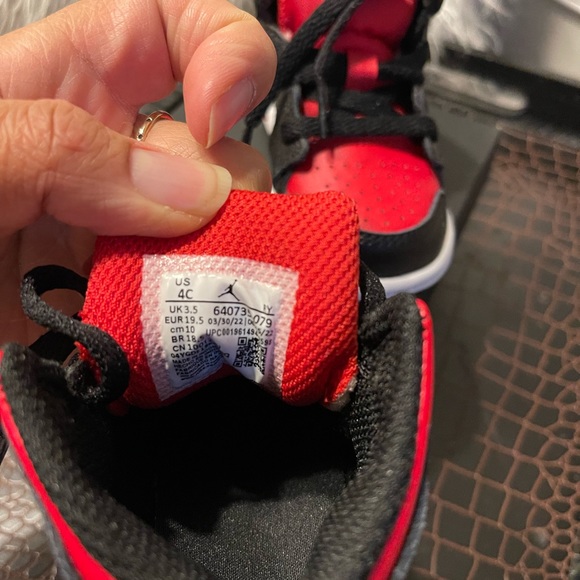 Nike Jordan 1 mid red/black -Toddler size 4c - Picture 3 of 8